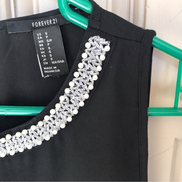 Forever 21 black creek pull over can keyhole back front pleat, embellished SzS - Picture 3 of 10